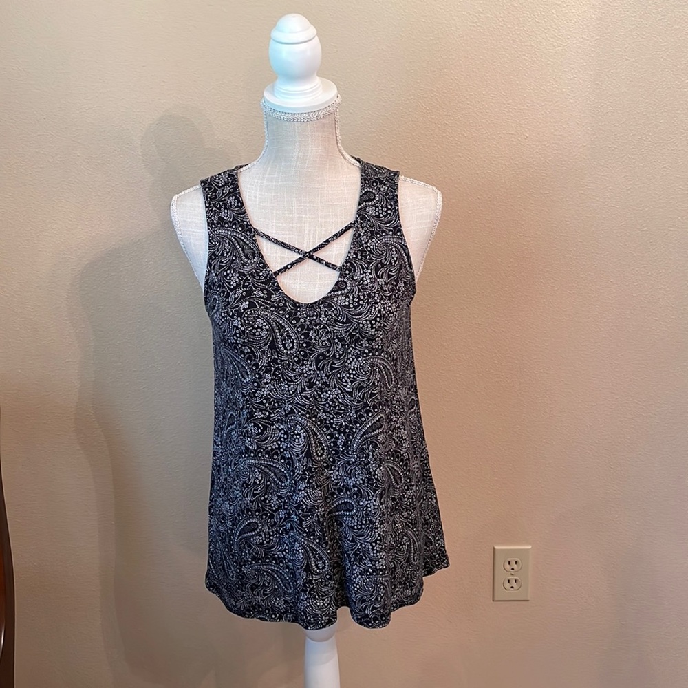 Old Navy Sleeveless Top, Black White Paisley Crisscross Neck, size small
